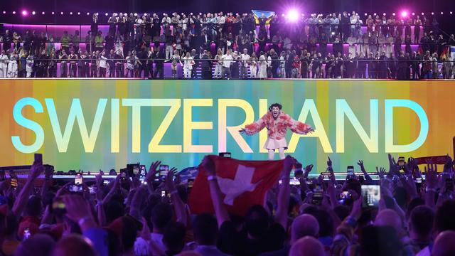 Nemo ayant remporté la 68e édition de l'Eurovision, la Suisse sera l'hôte du concours l'année prochaine. [Keystone - Martin Meissner - AP Photo]