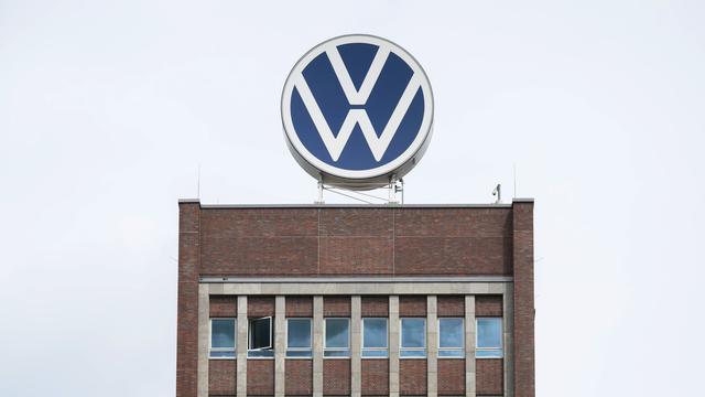 Volkswagen envisage de fermer des usines en Allemagne pour réduire ses coûts. [DPA/Keystone - Julian Stratenschulte]