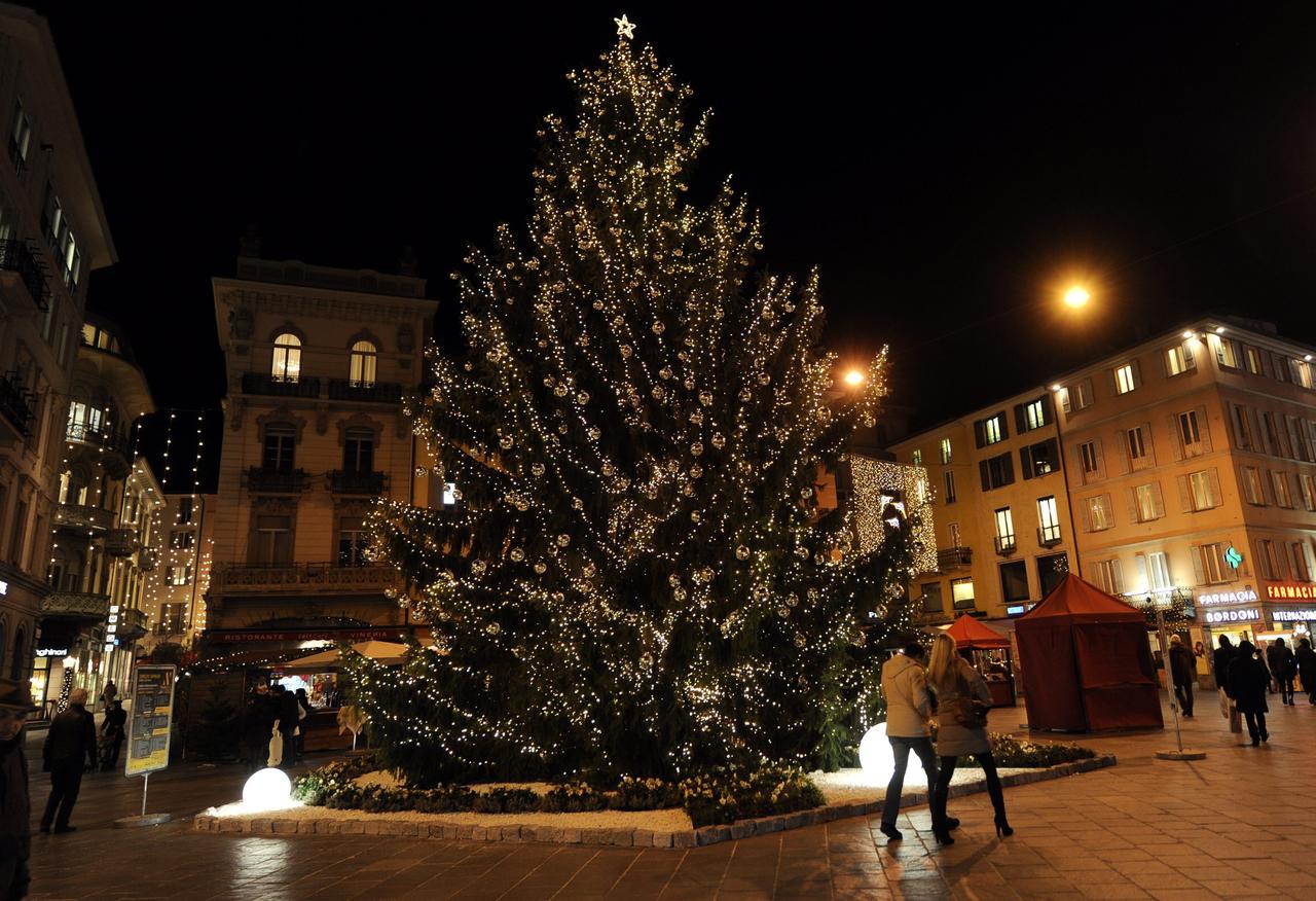 Il n'y avait déjà pas de neige à Lugano (TI) à Noël en 2011. [KEYSTONE - KARL MATHIS]