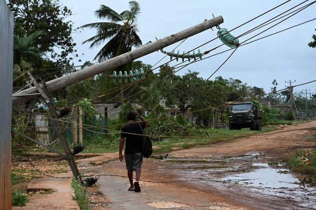 L'ouragan Rafael a mis à mal les installations électriques de Cuba. [AFP - Yamil Lage]