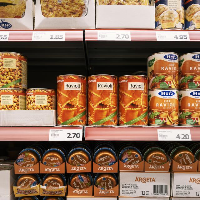 Des denrées alimentaires de supermarchés. [Keystone - Christian Beutler]