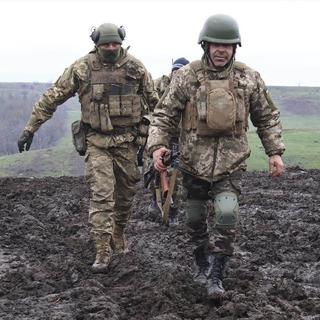 Des soldats ukrainiens dans la région de Donetsk en avril 2023. [Keystone]
