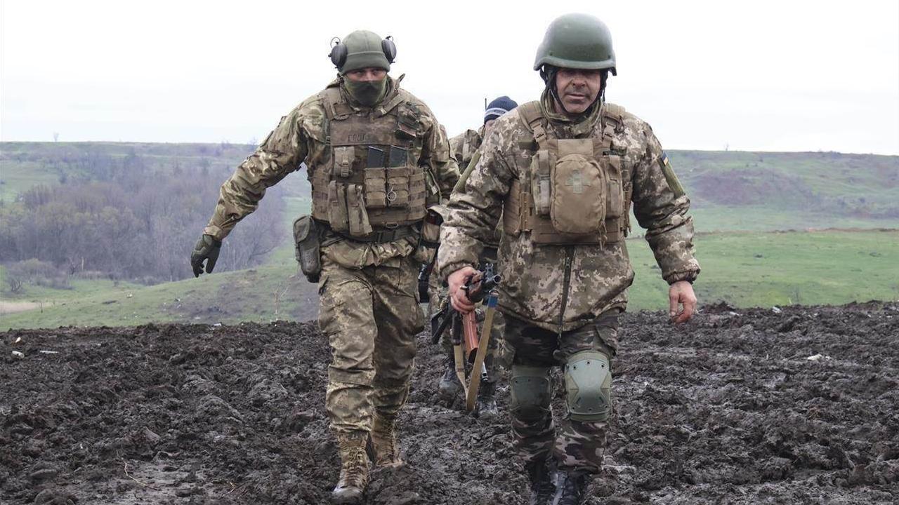 Des soldats ukrainiens dans la région de Donetsk en avril 2023. [Keystone]