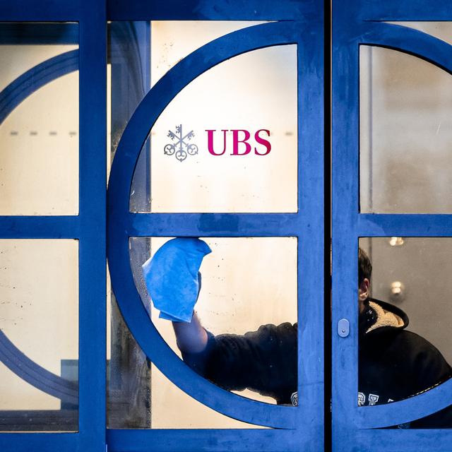 UBS subit une perte au 4e trimestre et serre la vis des coûts. [Keystone - Michael Buholzer]