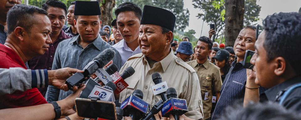 Le candidat à la présidentielle indonésienne Prabowo Subianto est un ancien général au passé militaire controversé qui occupe actuellement le poste de ministre de la Défense. [Keystone/EPA - Mast Irham]