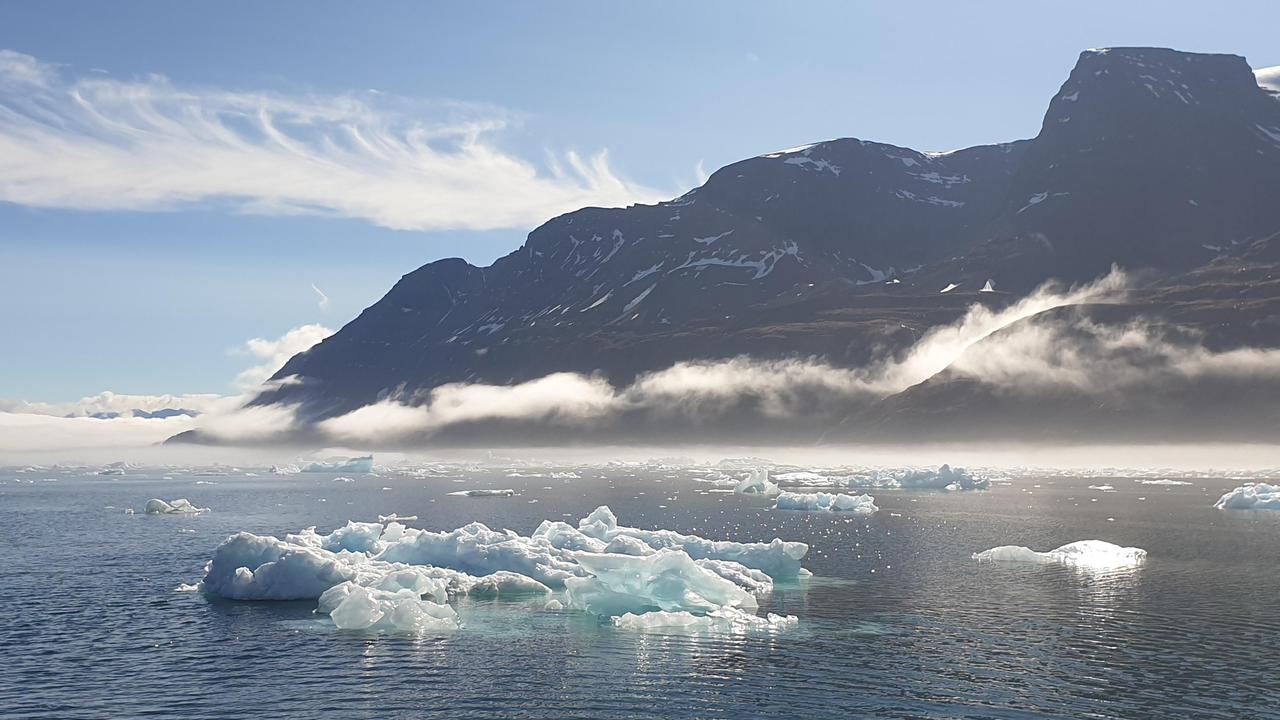 Des scientifiques de l'EPFL parcourent l'Arctique afin de mesurer les conséquences du changement climatique. [CC-BY-SA 4.0 - © 2024 EPFL / SENSE]