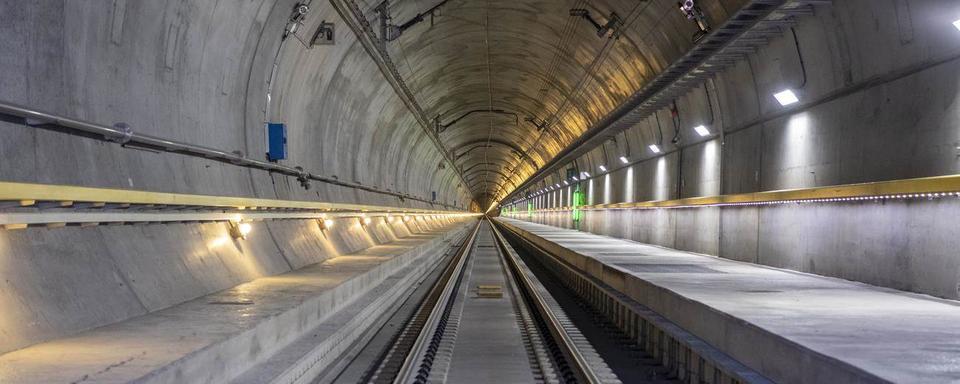 Les trains circulent à nouveau normalement dans le tunnel de base du Gothard. [Keystone]