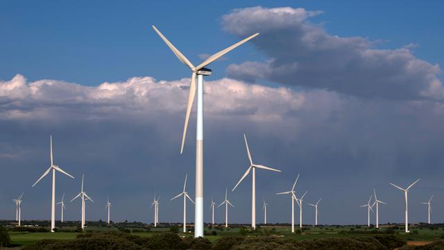 Un parc éolien à Tebar en Espagne. [Reuters - Sergio Perez]