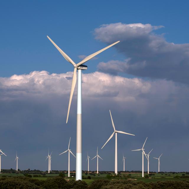 Un parc éolien à Tebar en Espagne. [Reuters - Sergio Perez]