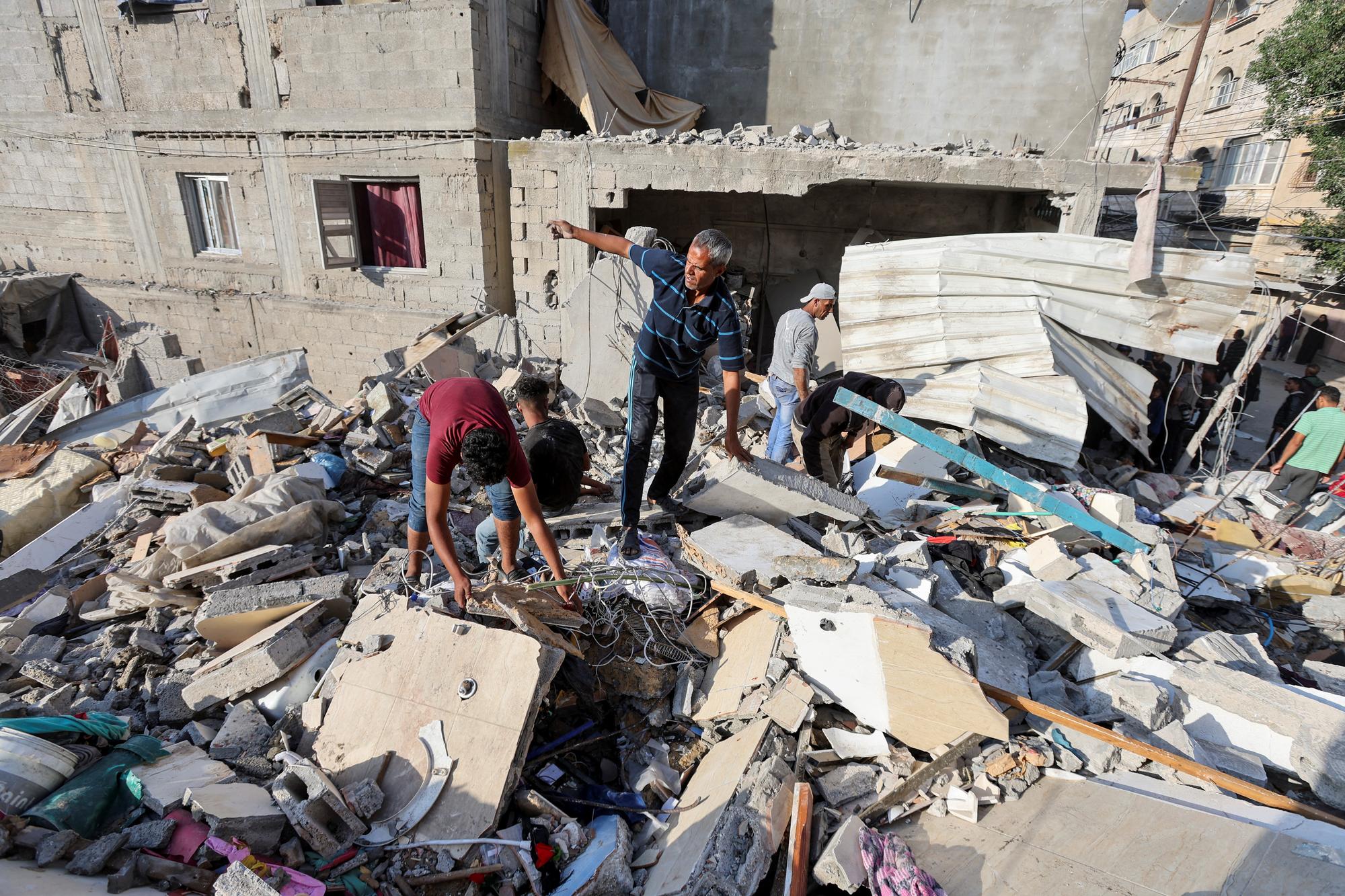 Les dégâts des nouvelles frappes israéliennes sur le camp de réfugiés de Nousseirat. [REUTERS - Ramadan Abed]