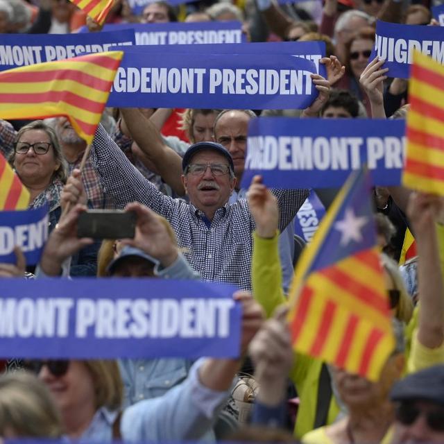 En Espagne, Pedro Sánchez et Carles Puigdemont jouent gros dans un scrutin régional en Catalogne.