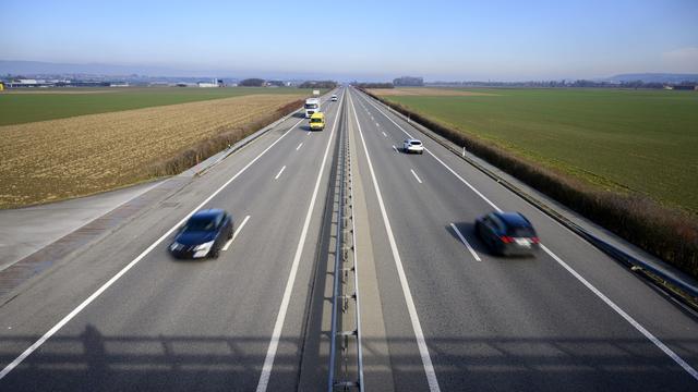 L'autoroute entre Payerne et Avenches fermée du 4 au 6 juin lors d'exercices de F/A-18. [Keystone - Jean-Christophe Bott]