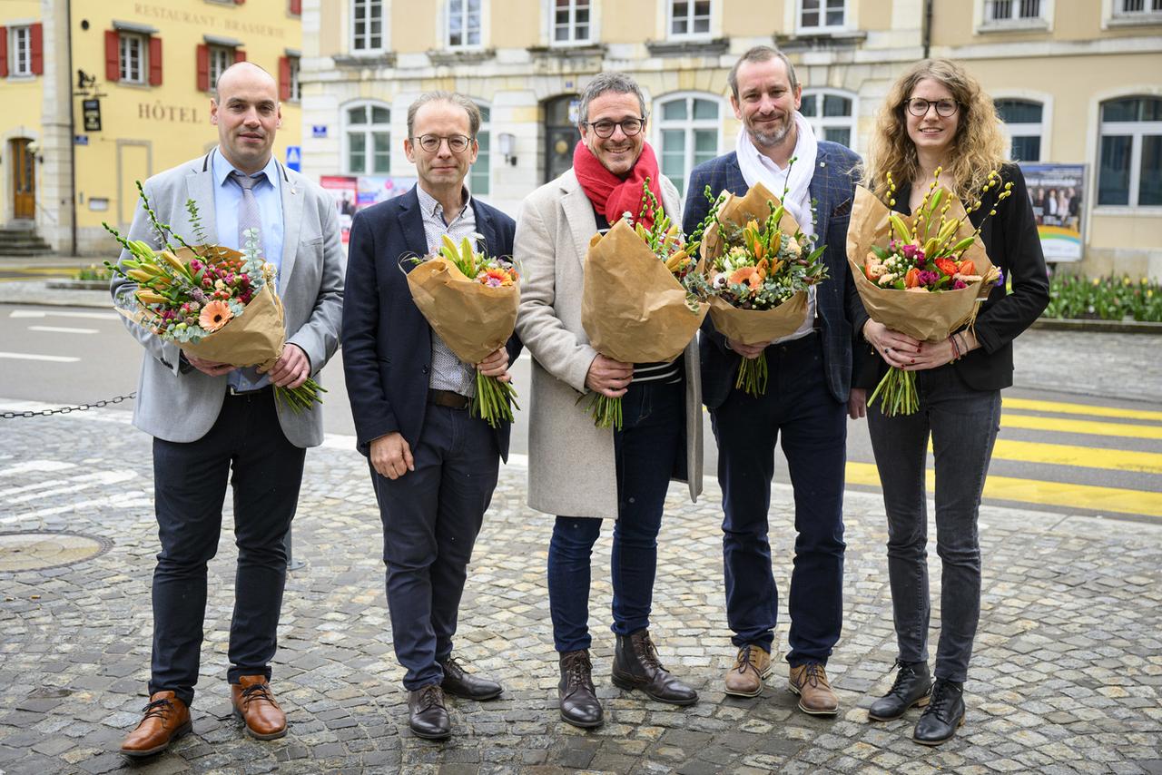 Les élus du Conseil communal de La Chaux-de-Fonds Thierry Brechbühler, Théo Bregnard, Théo Huguenin-Elie, Jean-Daniel Jeanneret et Ilinka Guyot. [KEYSTONE - LAURENT GILLIERON]