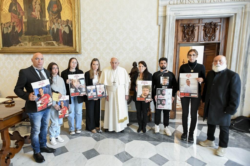 Le pape rencontre des familles d'otages israéliens. [AFP - HANDOUT]