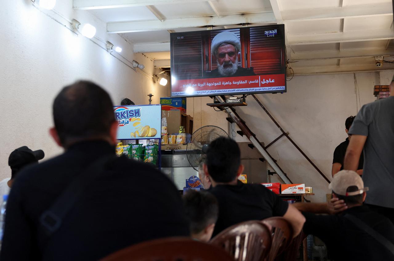 Le discours du numéro deux du Hezbollah Naïm Qassem a été retransmis en direct à la télévision. [REUTERS - Mohamed Azakir]