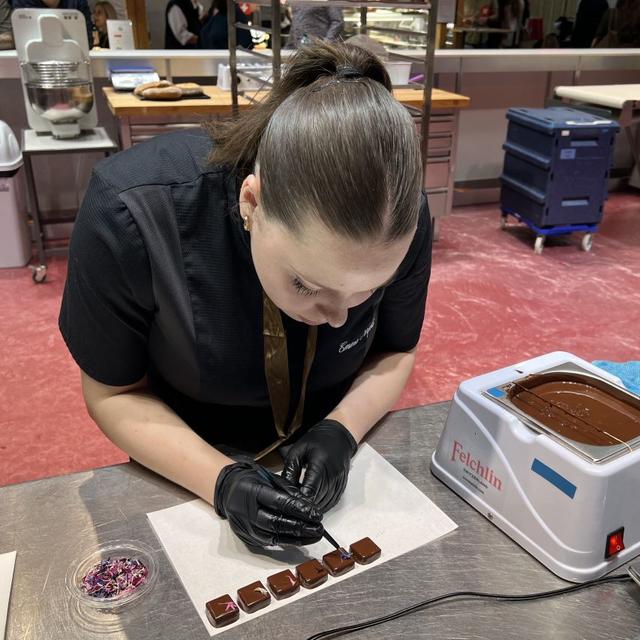 Presque la moitié de la relève en boulangerie et en pâtisserie est féminine. [RTS - Gaël Klein]