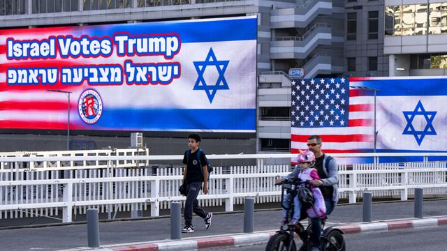 Les Israéliens soutiennent majoritairement le candidat républicain Donald Trump. [Keystone - AP Photo/Oded Balilty]