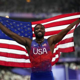 Noah Lyles remporte le titre Olympique sur 100m à Paris. [AP Photo/Keystone - Petr David Josek]