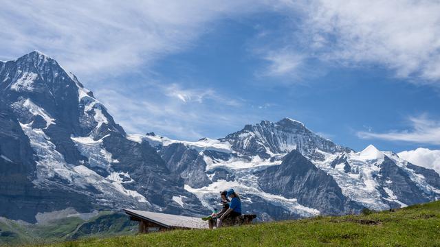 Vue sur le Moench et la Jungfrau. [KEYSTONE - PETER SCHNEIDER]