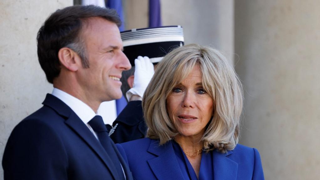 Deux femmes condamnées pour avoir affirmé que Brigitte Macron était une femme transgenre. [AFP - Ludovic MARIN]