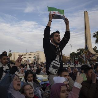 Scène de liesse à Damas après la chute du régime syrien. [AP Photo - Leo Correa]