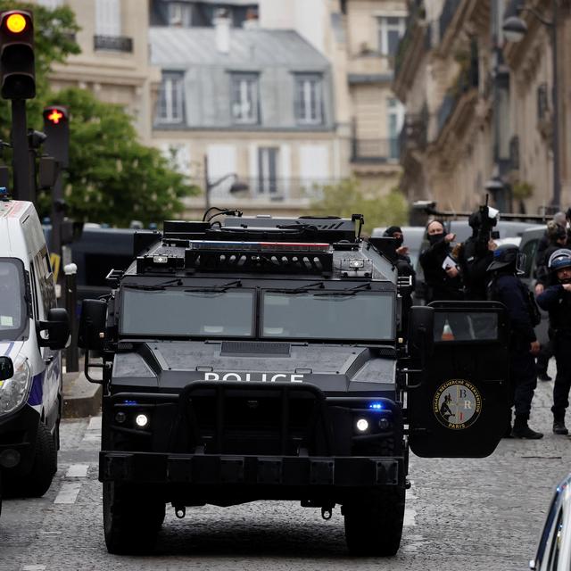 La police française a bouclé vendredi le consulat iranien à Paris où un homme menace de se faire exploser, a rapporté la radio française Europe 1 sur X. [Reuters - Benoit Tessier]
