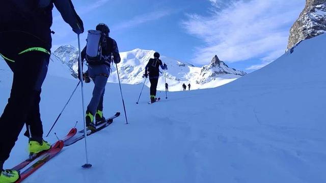 Les départs des courses de la Patrouille des Glaciers de vendredi sont reportés de 24 heures. [RTS]