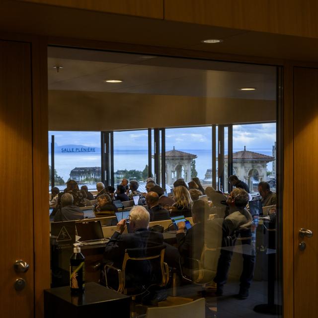 Les députés vaudois pendant un débat à huis clos. [Keystone - Jean-Christophe Bott]