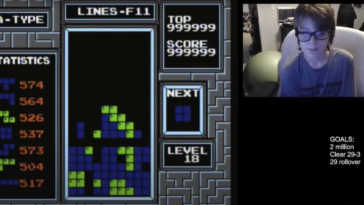 L'Américain Willis Gibson, 13 ans, est devenu le premier humain à parvenir au bout du jeu Tetris. [Keystone - Willis Gibson via AP)]