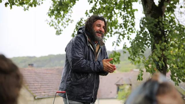 Michaël Youn dans une scène du film "Le monde à l'envers" du réalisateur Nicolas Vanier [BONNE PIOCHE CINÉMA - GAUMONT - FRANCE 2 CINÉMA - Sarah Esnault]