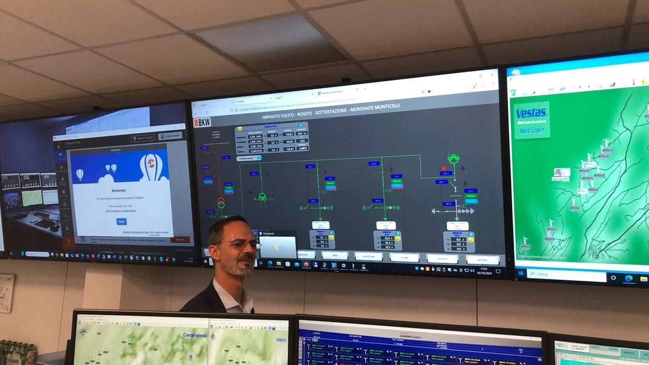 Le siège européen de BKW dans le secteur éolien se trouve à Troia. De là, toutes les éoliennes de toute l'Europe sont surveillées et contrôlées, leur production d'électricité actuelle et prévue est enregistrée et les rapports de pannes sont également reçus ici. [SRF/Klaus Bonanomi]