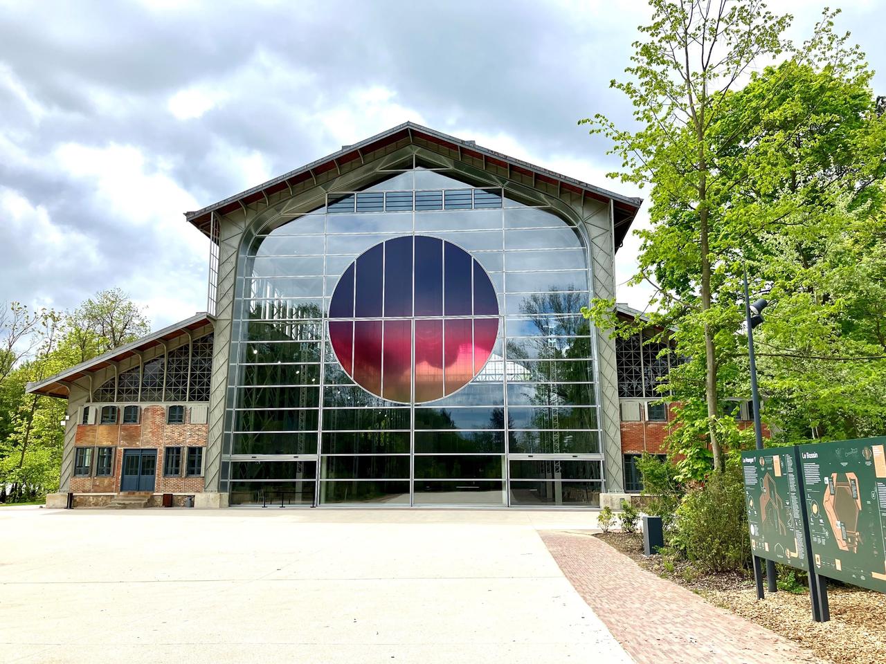 Le Hangar Y, à Meudon, ancienne halle aux dirigeables. [Melissa Härtel/RTS - Le Hangar Y.]