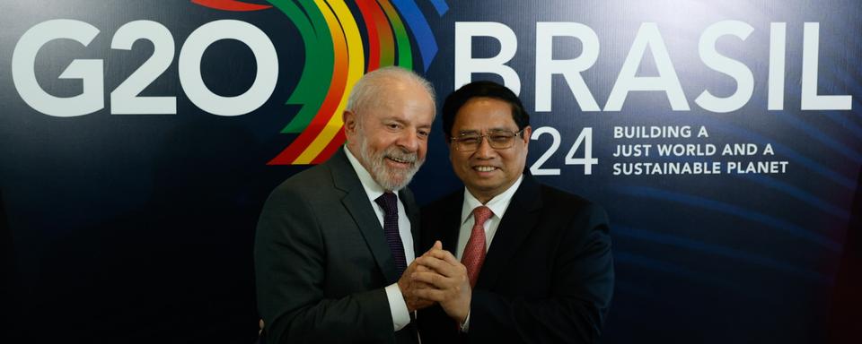 Le président brésilien Luiz Inacio Lula da Silva, ici avec son homologue le Premier ministre vietnamien Pham Minh Chinh, a ouvert le sommet du G20. [Keystone/EPA - Sebastiao Moreira]