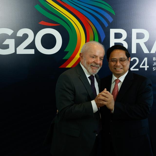 Le président brésilien Luiz Inacio Lula da Silva, ici avec son homologue le Premier ministre vietnamien Pham Minh Chinh, a ouvert le sommet du G20. [Keystone/EPA - Sebastiao Moreira]