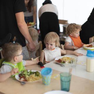 Le groupe de crèches privées françaises "People & Baby" accusé de maltraitances sur les enfants (photo d'illustration). [KEYSTONE - Gaetan Bally]