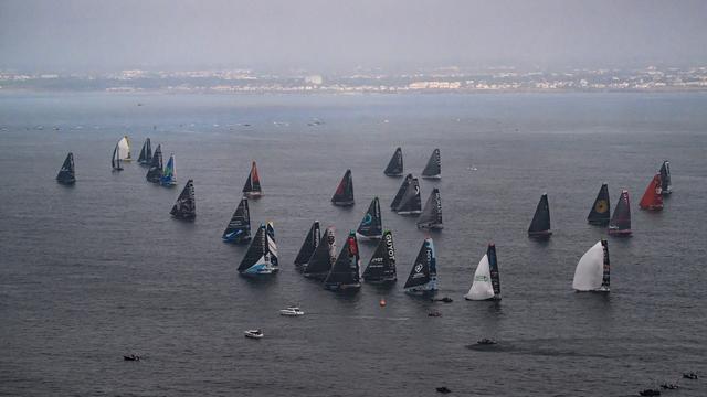 Les 40 marins du Vendée Globe se sont élancés à 13h02 des Sables-d'Olonne. [AFP - Loic VENANCE]