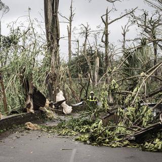 Scène de désolation à Mayotte après le passage de la tempête Chido. [UIISC7/Securite Civile via AP]