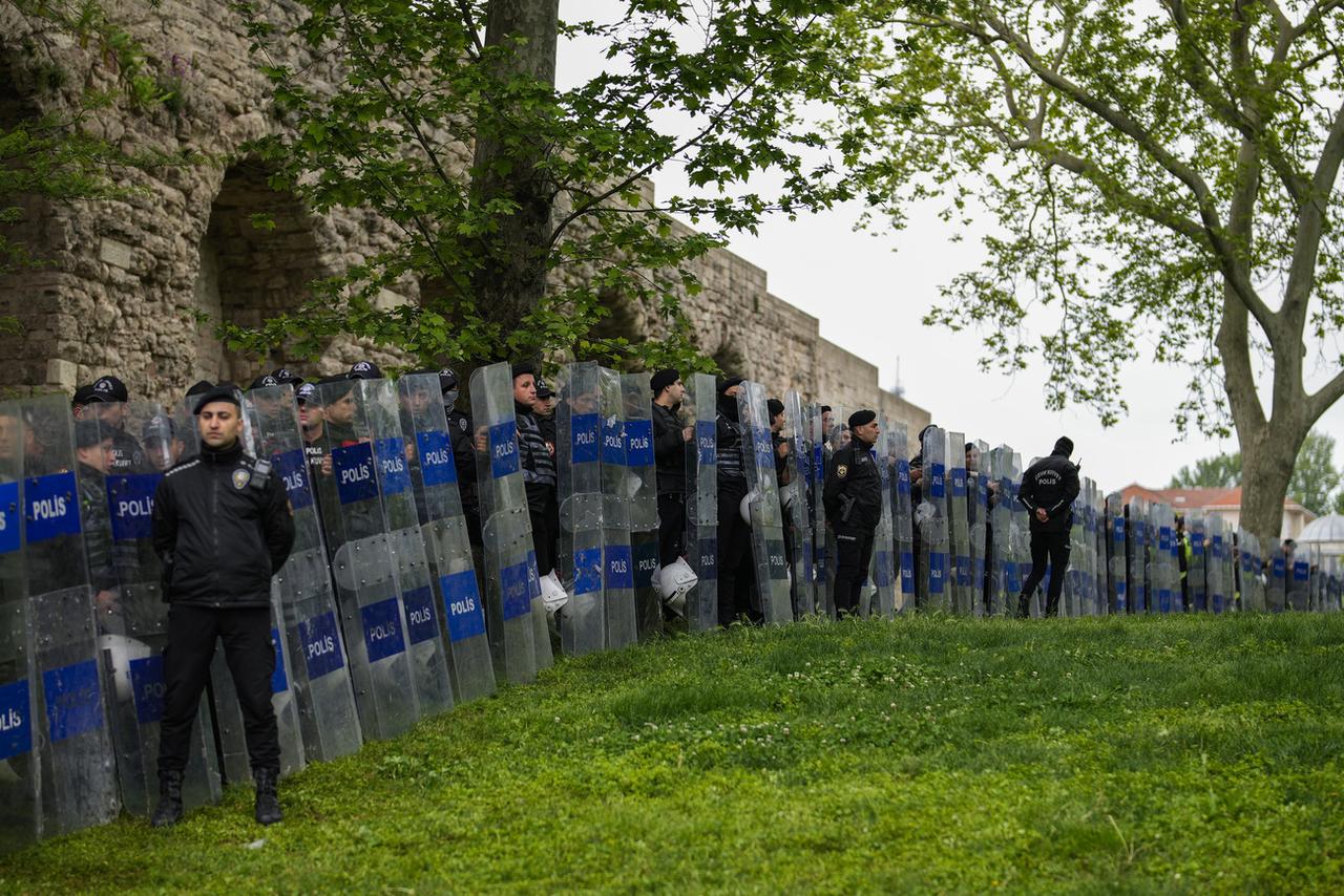 Plus de 42'000 agents de police ont été déployés dans les rues d'Istanbul. [KEYSTONE - EMRAH GUREL]