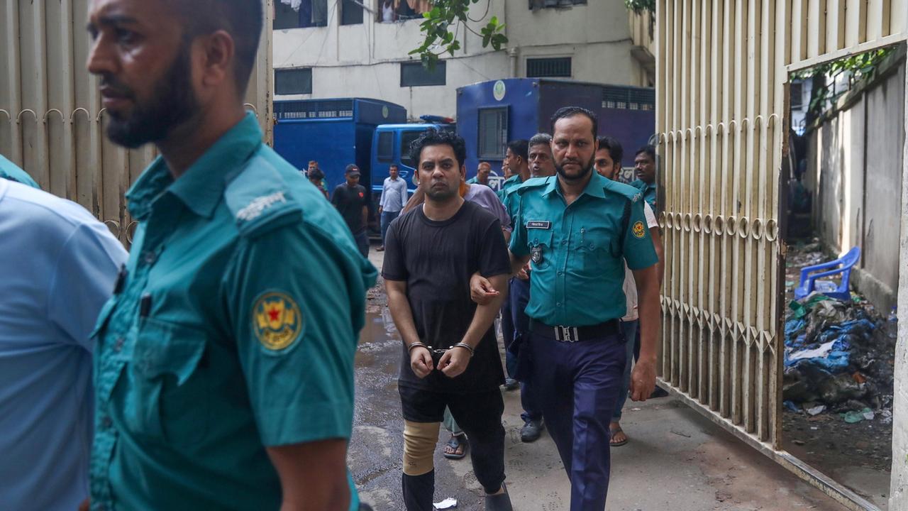 Trois leaders de la contestation étudiante au Bangladesh ont été emmenés d'un hôpital de Dacca vers un endroit inconnu vendredi par des inspecteurs de police (photo d'illustration). [Keystone - Monirul Alam - EPA]