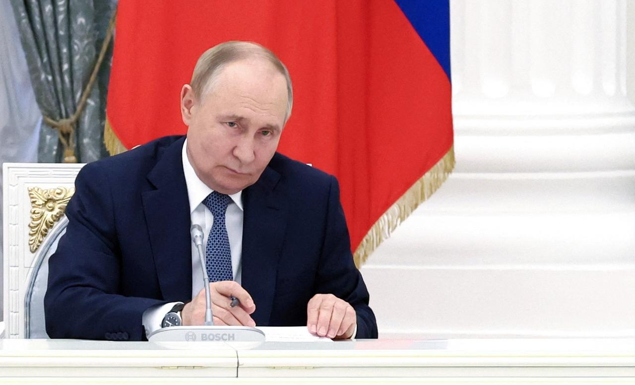 Le président russe Vladimir Poutine préside une réunion tenue pour discuter des questions liées au développement socio-économique des régions ukrainiennes occupées, le 24 juillet 2024 (image d'illustration). [via REUTERS - Valery Sharifulin]