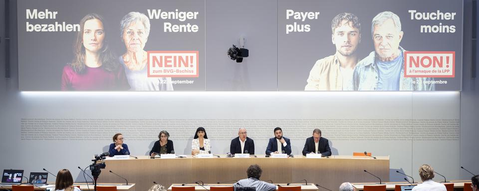 L'Union syndicale suisse lance sa campagne contre une réforme jugée ''injuste'' de la LPP. [Keystone - Anthony Anex]