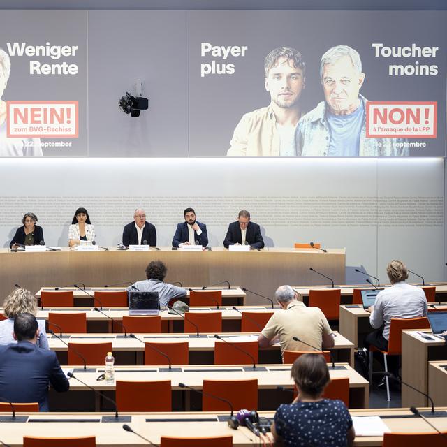 L'Union syndicale suisse lance sa campagne contre une réforme jugée ''injuste'' de la LPP. [Keystone - Anthony Anex]