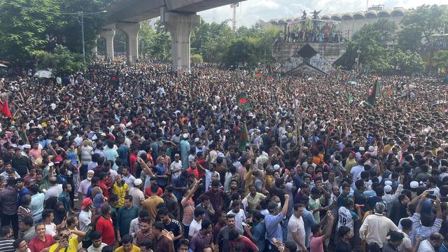 Bangladesh: la première ministre en fuite après les manifestations. [Keystone - EPA/Monirul Alam]