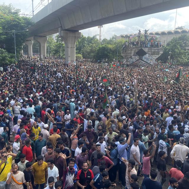 Bangladesh: la première ministre en fuite après les manifestations. [Keystone - EPA/Monirul Alam]