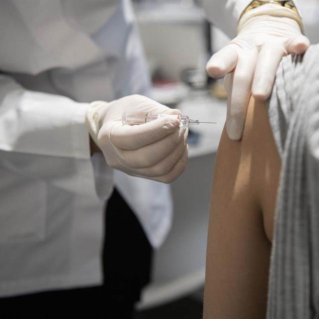 Une initiative veut empêcher "l'obligation vaccinale'' en Suisse. [Keystone]