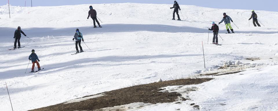 Des skieurs sur le domaine vaudois des Mosses. [Keystone - Cyril Zingaro]