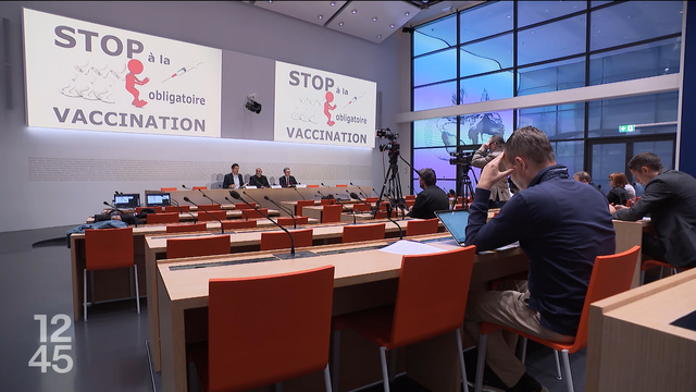 Les opposants à la "vaccination obligatoire" présentent leurs arguments. [RTS]