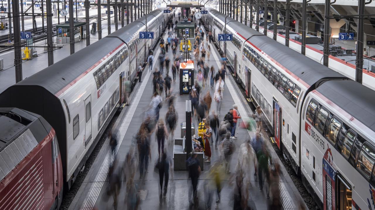 Les transports publics ont généré plus de 6 milliards en 2023. [Keystone - Urs Flueeler]