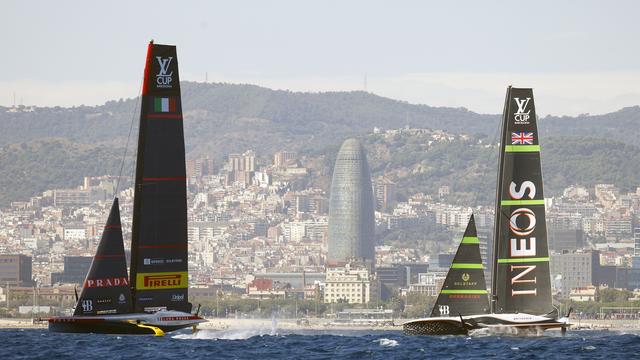 Luna Rossa a remporté la première manche, Britannia a répliqué lors de la deuxième. [Quique Garcia - Keystone]