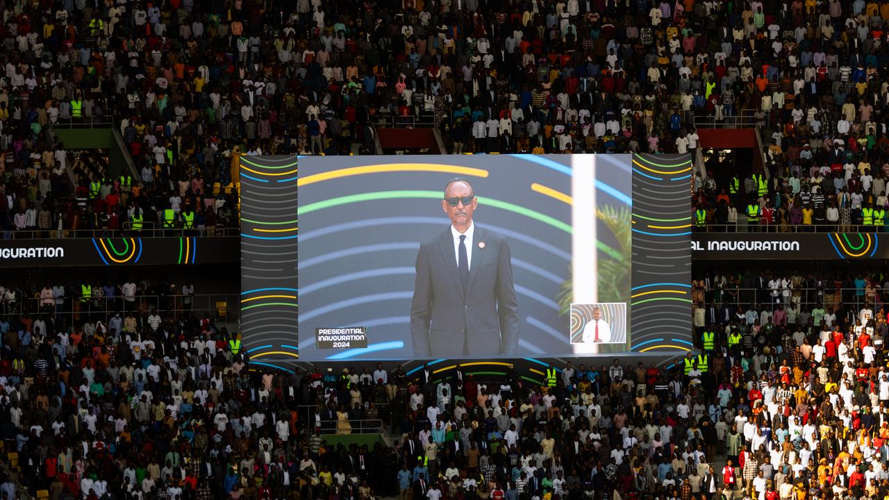 Paul Kagame a été investi devant une foule conquise à Kigali. [AFP - GUILLEM SARTORIO]